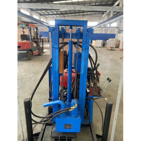 Küçük su sondaj makinası